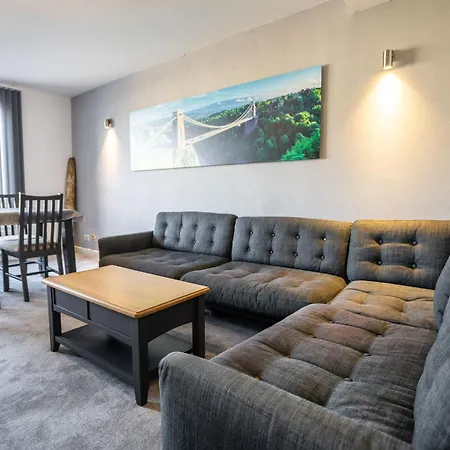 Hanham Rd Location Long Sleeps 9 By Shortstayuk *