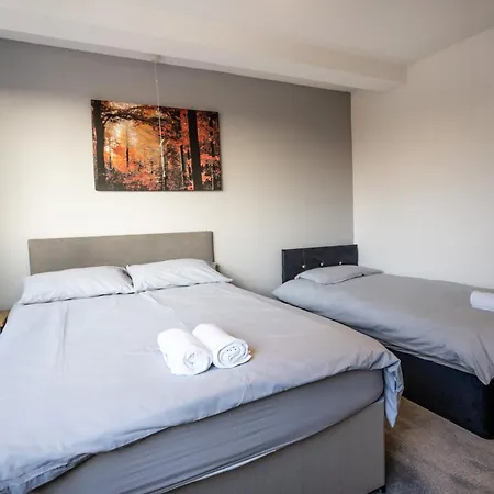 Hanham Rd Location Long Sleeps 9 By Shortstayuk بريستول