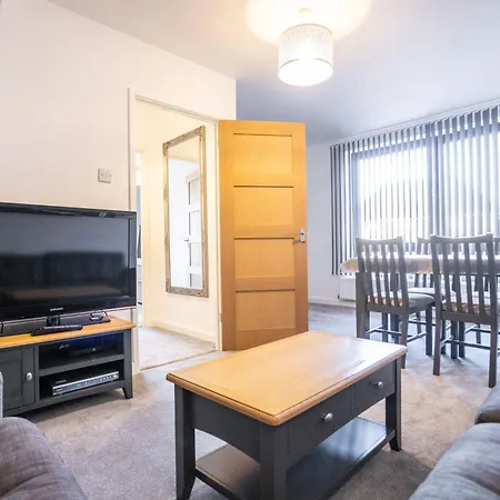 Hanham Rd Location Long Sleeps 9 By Shortstayuk