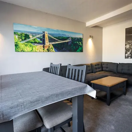 Hanham Rd Location Long Sleeps 9 By Shortstayuk Apartment