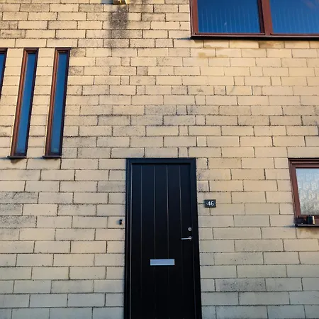 Hanham Rd Location Long Sleeps 9 By Shortstayuk 布里斯托