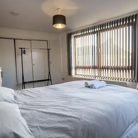 Hanham Rd Location Long Sleeps 9 By Shortstayuk Apartment *