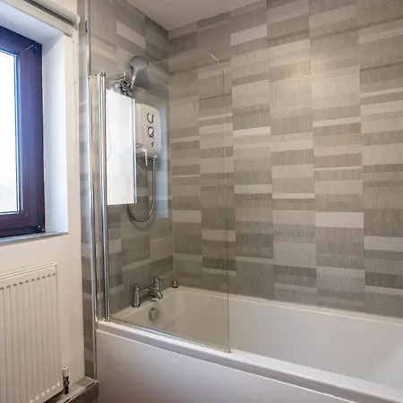 Hanham Rd Location Long Sleeps 9 By Shortstayuk *