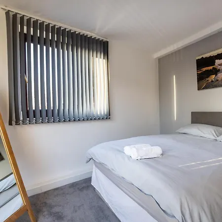 Hanham Rd Location Long Sleeps 9 By Shortstayuk *