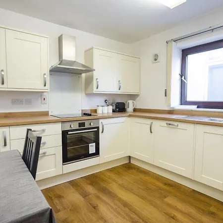 Hanham Rd Location Long Sleeps 9 By Shortstayuk