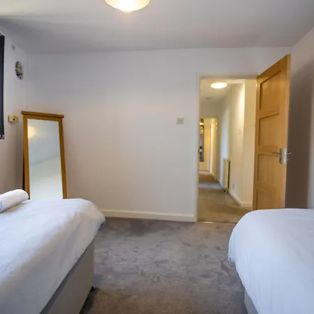 Hanham Rd Location Long Sleeps 9 By Shortstayuk شقة