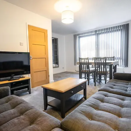 Apartment Hanham Rd Location Long Sleeps 9 By Shortstayuk